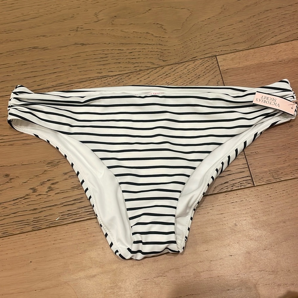 The classic hipster bikini bottoms medium